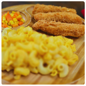 MAC N CHEESE WITH FISH FINGERS