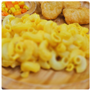 MAC N CHEESE WITH CHICKEN NUGGETS