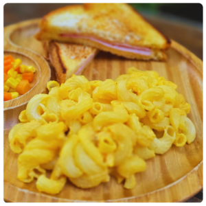 MAC N CHEESE WITH HAM CHEESE TOASTIE
